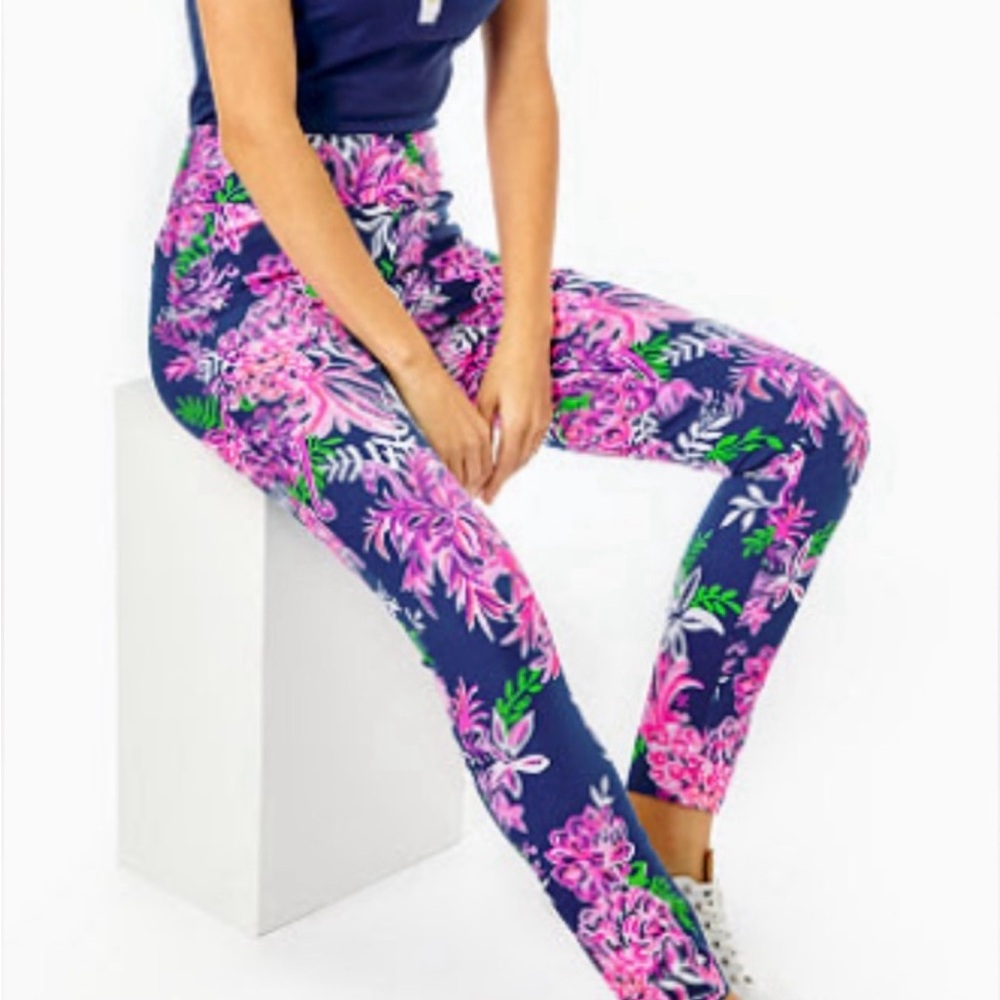 Lilly Pulitzer Luxletic Corso Golf Pant in Ruffle Your Tailfeathers, 8 EUC